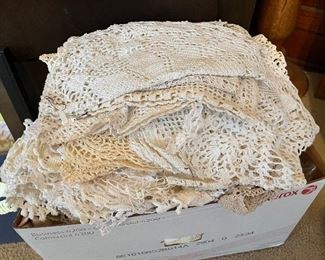 Lace tablecloths and doilies 