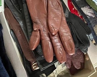 Leather gloves