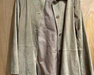 Women's clothing size medium to 2X - many new with tags!