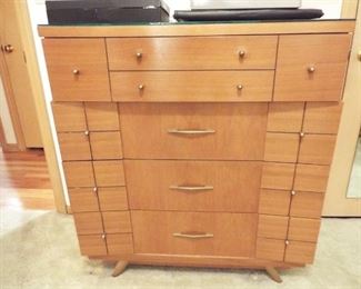 Mid Century Chest of Drawers