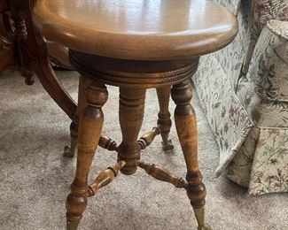 Spinning piano stool