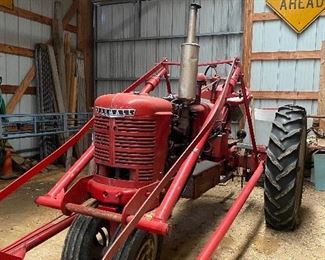 NO PRESALES- NO PRICING info will be given closer to sale. 
Items available at open 9am Friday April 21st

Please read descriptions on photos, no pricing will be given! 