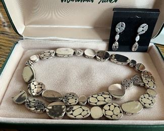 BEAUTIFUL JOHN HARDY STERLING NECKLACE AND EARRINGS