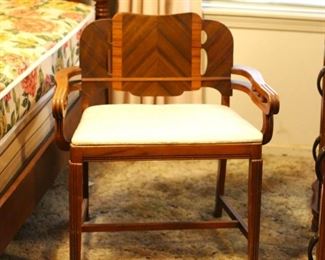 Real Nice Vintage Waterfall Vanity Chair https://www.texasonlineauctionhouse.com/