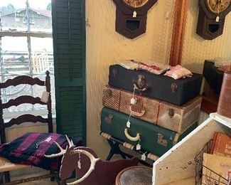 Vintage suitcases
Old clocks