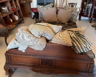 Antique beds
Ticking pillows
Antique quilts
Wool throws
