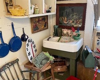 Old cast iron sink
Vintage garden
Vintage Pyrex 