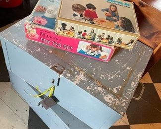 Vintage toy Tupperware set in box 
Vintage 1970’s tea set new in Box