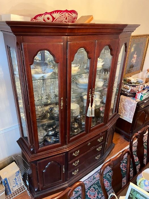 Seating for 10 with China cabinet, by Sumter Cabinet Company furniture. Table includes foldable fitted pad. Two removable leaves.
