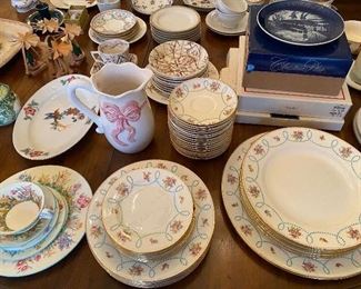 Vintage pottery/china/dinnerware, including set of Crescent & Sons china (England).