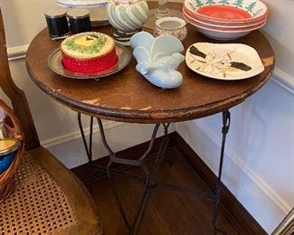 Vintage parlor table with wire/metal base.