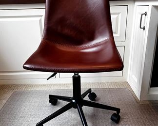 $45 USD     Faux Leather Telescoping Saddle Brown Home Office Chair MM179-10    Description: Signature Design by Ashley Faux Leather Adjustable Swivel Bucket Seat Home Office Desk Chair, Brown
Dimensions: 18 x 17 x 30-35H in  |  Seat: 17-22H in
Condition: Used in very good condition.
Location: Local pick up Lake Oswego, OR. Shipper suggestions available upon request. This piece is located on the first floor.     https://goodbyhello.com/products/copy-of-pebble-grained-leather-arm-chair-mm179-09?_pos=16&_sid=410c006b7&_ss=r