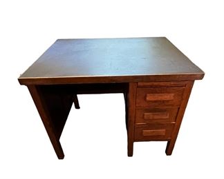 $75 USD     Antique Small Solid Oak Teacher's Desk LB151-7     Description:  A highly functional and well-made teacher’s desk. Features 3 generous drawers with rectangular pulls. Ideal for creating an efficient work space in a small footprint. 

Dimensions: 38.5 x 30.5 x 29.5   28in Clearance

Condition: in Good vintage condition with signs of wear commensurate of age and use.  Please see photo's for detail.

Location: Local pick up Lake Oswego, OR.  Shipper suggestions available upon request.      https://goodbyhello.com/products/copy-of-antique-trefoil-table-lb006?_pos=1&_sid=ca218329c&_ss=r