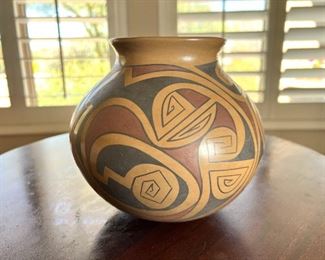 Gloria Hernandez Hdez Mata Ortiz Polychrome Pot Native American Pottery 	6 x 4.25in diameter at rim.	
