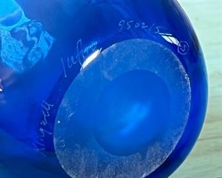 Jim Kingwell Art Glass Vase Icefire Glassworks Studio James	10 x 4 x 4.5in	HxWxD
