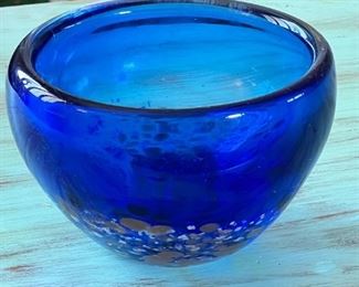 Art Glass Bowl unsigned	3.5 x 5in diameter	
