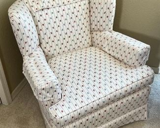 Upholstered Armchair	33 x 33 x 35in	HxWxD
