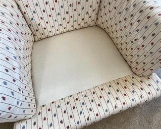 Upholstered Armchair	33 x 33 x 35in	HxWxD
