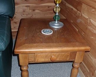END TABLE WITH DRAWER