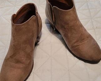 WOMENS BOOTS SIZE 6