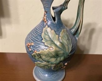 a very nice Roseville pc.