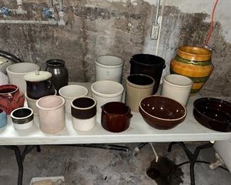 Table full of various crocks/stoneware (small crocks up to 3 gallons showing) the 3 gallon is marked Peoria.