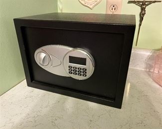 there are a few of these 'pistol' safes.