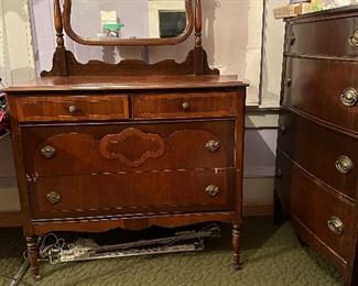 4 drawer dresser w/ mirror 