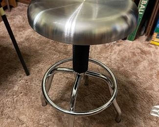 Adjustable metal ‘bar’ stool - like new!!