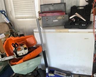 reach-in freezer has a 2-body capacity