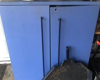 somebody tell that cabinet to BREATHE