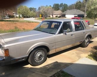 1989 Lincoln Town Car Signature Series. I made out with a boy named Tom Mulligan in this car once