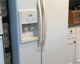 Whirlpool Estate Side by Side 22 cu ft