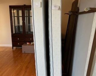 Serta Cobee Twin Mattress & Box Spring Like New Guest Room Use 2 sets available 