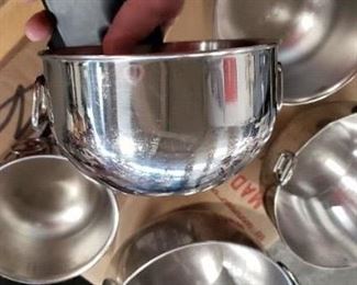  Set of 5 Assorted Stainless Steel Nesting Bowls Ranging from 5" Diameter up to 7.75" Diameter