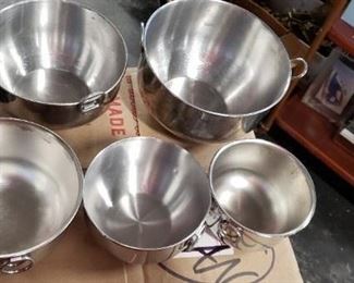  Set of 5 Assorted Stainless Steel Nesting Bowls Ranging from 5" Diameter up to 7.75" Diameter