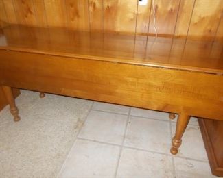 6' double drop leaf table in excellent condition 