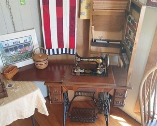 Antique Singer sewing machine
Great condition
