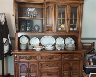 China cabinet Noritake service of 12
Rose China 