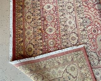 Large area rug coral and gold made for an elegant home
Super high quality 