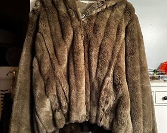 Giacca Reversible Faux Fur Hooded Jacket womens XL BIN $20