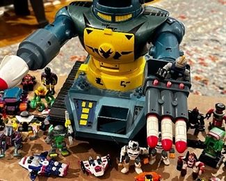 Vintage 90’s Galoob Z Bots Micro Machines 36 figure lot of miniatures with Tank, tank mega boot has broken hinges at helmet and trunk BIN $60