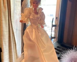 Princess Di showing off her Wedding dress