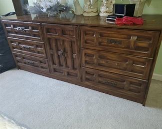 Very 80's dresser