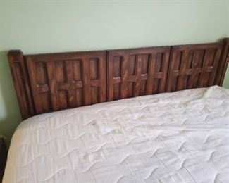 Queen 80s nightstand 