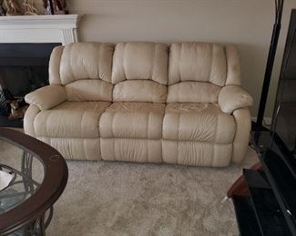 3-sectional Leather recliner sofa - in great shape