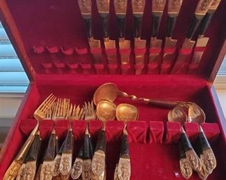 40-piece + 1 serving spoon from Siam