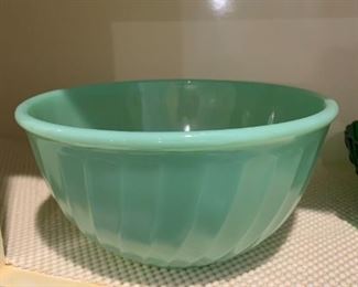 #104	pyrex jadite bowl 9x4.5 t	 $30.00 
