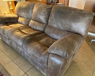Double Reclining Sofa: Caravan Chocolate