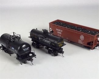  Roundhouse HO Scale Model Train Cars #7882, 32255, & 3301